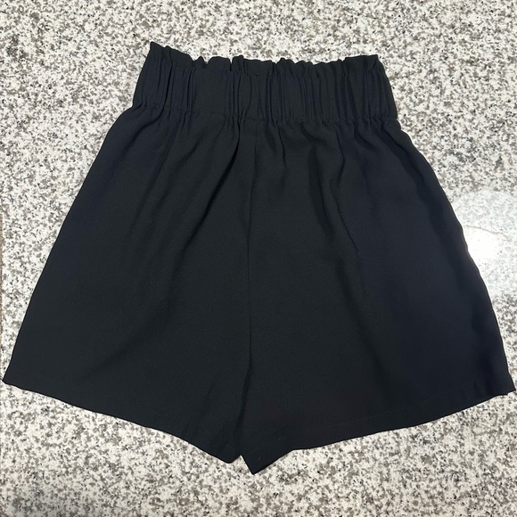 H&M High Waisted Black Formal Shorts - Picture 2 of 4